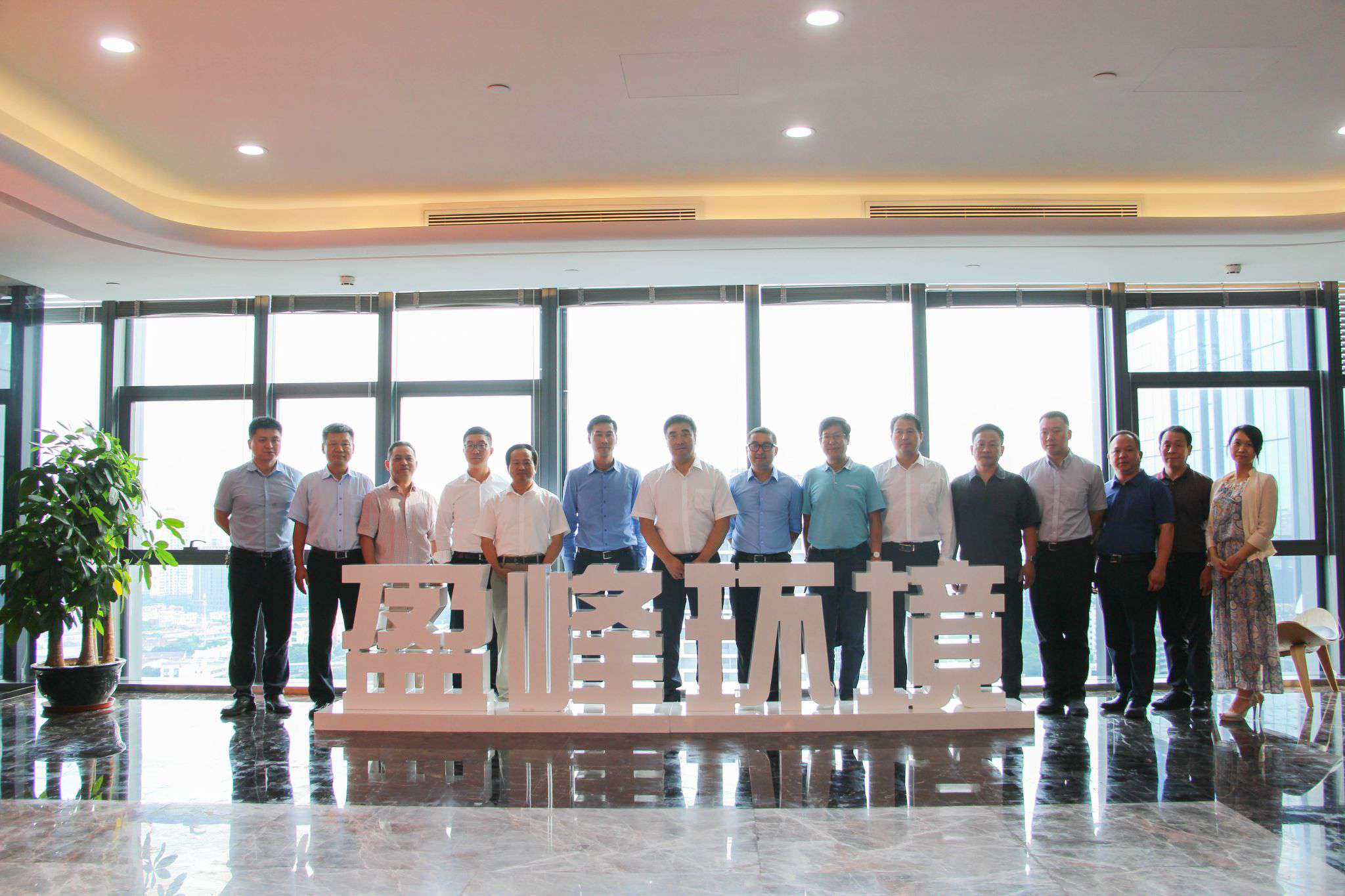 湖南省长沙市副市长刘明理一行莅临多宝电竞环境参观考察