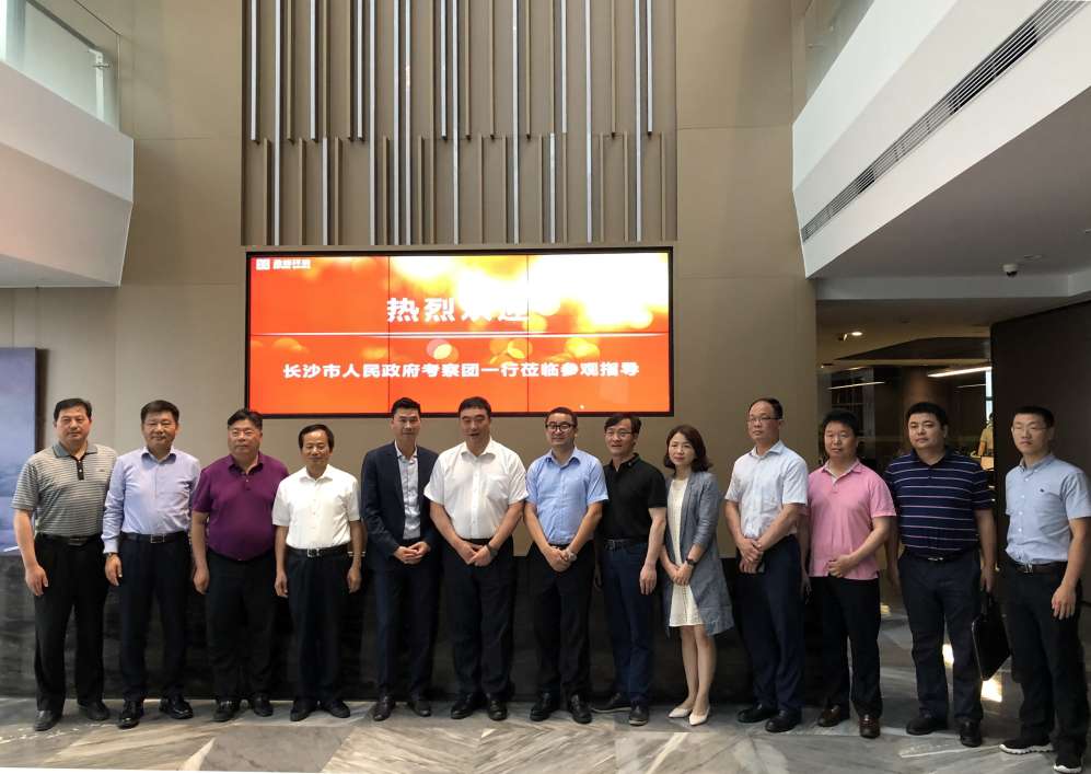 长沙市政府考察团刘明理市长一行莅临多宝电竞环境考察交流