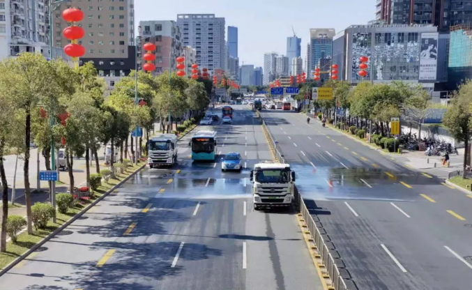 虎虎生威迎新春丨多宝电竞环境环卫作业扮靓城市佳节新容颜