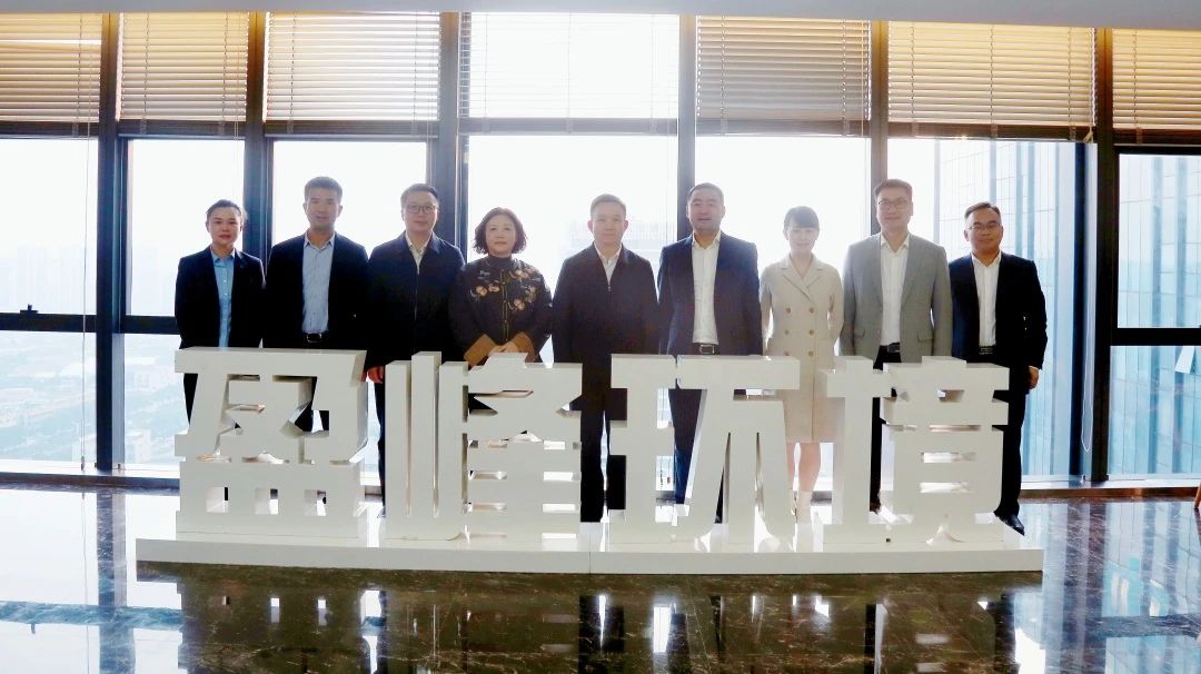 湖南湘江新区管理委员会领导一行莅临多宝电竞环境考察调研